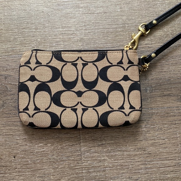 Coach Wristlet - Picture 3 of 4